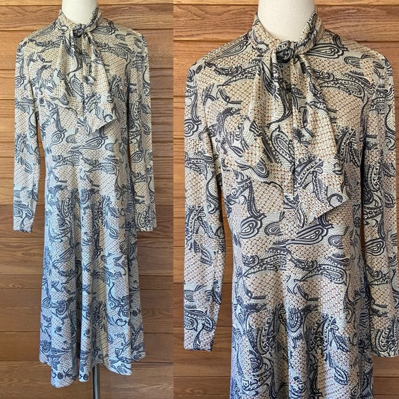Doncaster Dresses & Skirts - Vintage 70s Doncaster paisley long sleeve midi dress